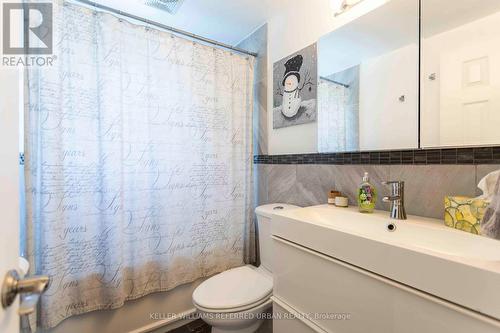 406 Lupin Drive, Whitby, ON - Indoor Photo Showing Bathroom