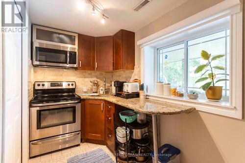 406 Lupin Drive, Whitby, ON - Indoor Photo Showing Kitchen