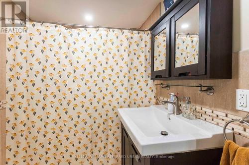 406 Lupin Drive, Whitby, ON - Indoor Photo Showing Bathroom