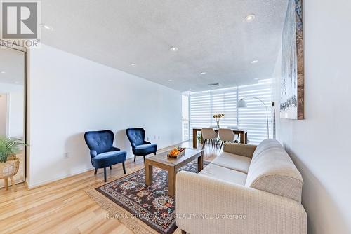 1107 - 270 Davis Drive, Newmarket, ON - Indoor Photo Showing Living Room