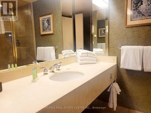 2340 - 90 Highland Drive, Oro-Medonte, ON - Indoor Photo Showing Bathroom