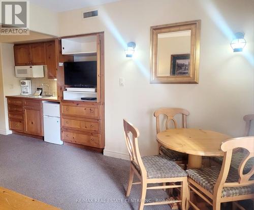 2340 - 90 Highland Drive, Oro-Medonte, ON - Indoor Photo Showing Dining Room