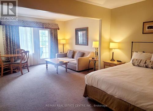 2340 - 90 Highland Drive, Oro-Medonte, ON - Indoor Photo Showing Bedroom