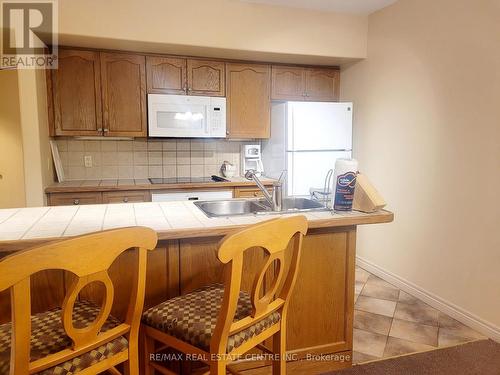 2340 - 90 Highland Drive, Oro-Medonte, ON - Indoor Photo Showing Kitchen With Double Sink