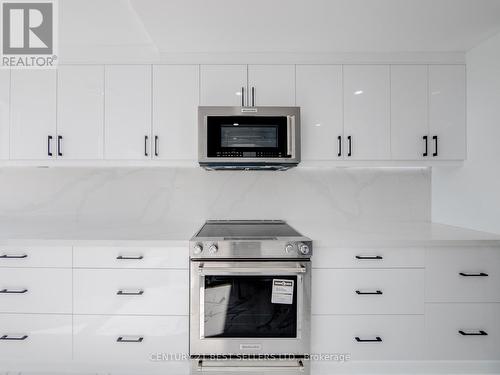 601 - 3650 Kaneff Crescent, Mississauga, ON - Indoor Photo Showing Kitchen