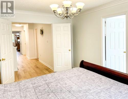 1377 Spring Garden Court, Mississauga, ON - Indoor Photo Showing Bedroom