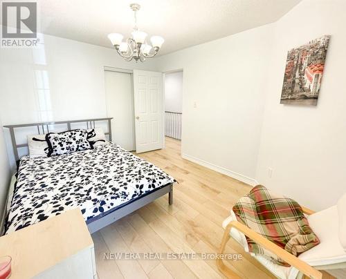 1377 Spring Garden Court, Mississauga, ON - Indoor Photo Showing Bedroom