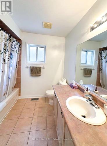 1377 Spring Garden Court, Mississauga, ON - Indoor Photo Showing Bathroom