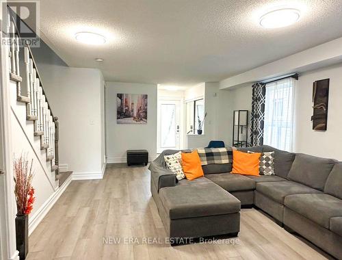 1377 Spring Garden Court, Mississauga, ON - Indoor Photo Showing Living Room