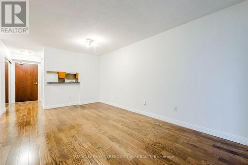 407 - 1055 Bay Street, Toronto, ON - Indoor Photo Showing Other Room