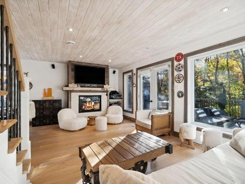 Living room - 151 Ch. Claude-Lefebvre, Mont-Tremblant, QC - Indoor With Fireplace