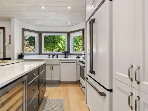 Kitchen - 151 Ch. Claude-Lefebvre, Mont-Tremblant, QC - Indoor Photo Showing Kitchen With Upgraded Kitchen