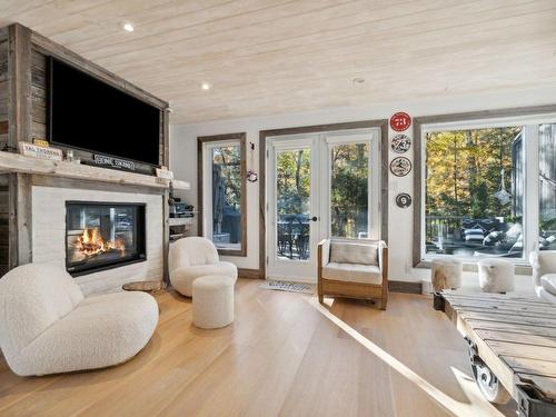 Living room - 151 Ch. Claude-Lefebvre, Mont-Tremblant, QC - Indoor Photo Showing Living Room With Fireplace