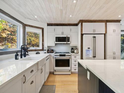 Kitchen - 151 Ch. Claude-Lefebvre, Mont-Tremblant, QC - Indoor Photo Showing Kitchen With Upgraded Kitchen