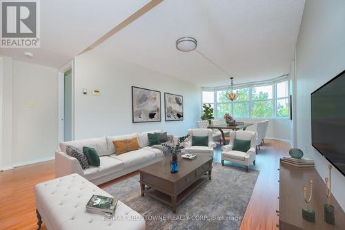 310 - 2199 Sixth Line, Oakville, ON - Indoor Photo Showing Living Room