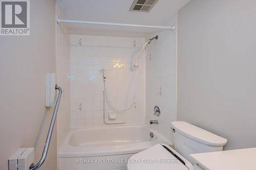 310 - 2199 Sixth Line, Oakville, ON - Indoor Photo Showing Bathroom