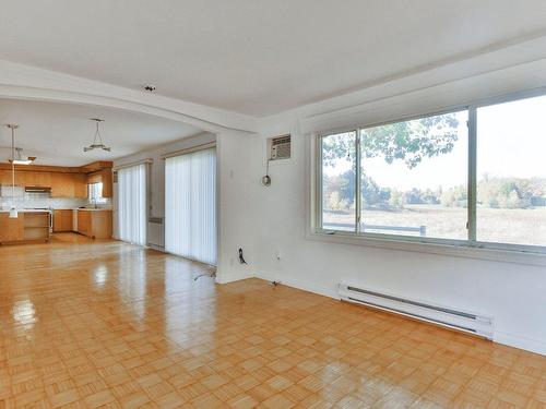 Family room - 609 Rue Poitras, L'Épiphanie, QC - Indoor Photo Showing Other Room