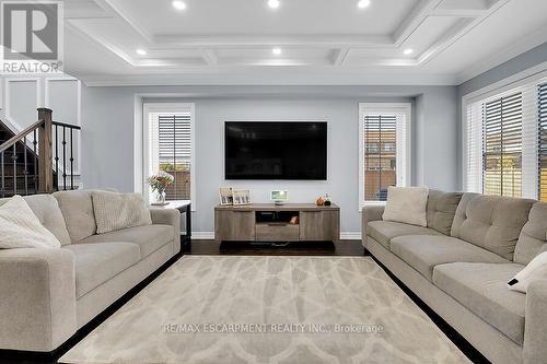 328 Pumpkin Pass, Hamilton, ON - Indoor Photo Showing Living Room