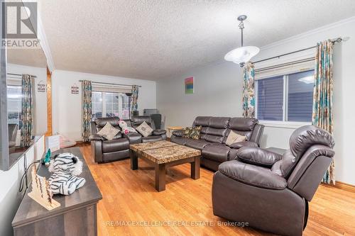 830 Stonegate Drive, Woodstock, ON - Indoor Photo Showing Living Room