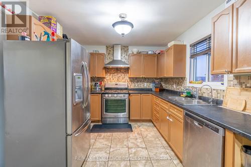 830 Stonegate Drive, Woodstock, ON - Indoor Photo Showing Kitchen With Double Sink