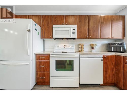 1255 Raymer Avenue Unit# 122, Kelowna, BC - Indoor Photo Showing Kitchen