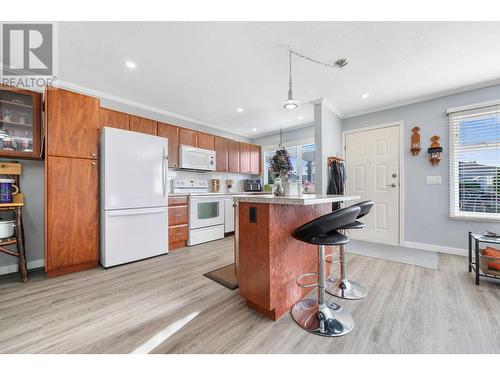 1255 Raymer Avenue Unit# 122, Kelowna, BC - Indoor Photo Showing Kitchen