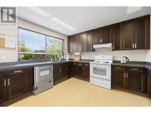 1255 Raymer Avenue Unit# 122, Kelowna, BC - Indoor Photo Showing Kitchen