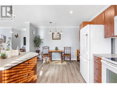 1255 Raymer Avenue Unit# 122, Kelowna, BC - Indoor Photo Showing Kitchen