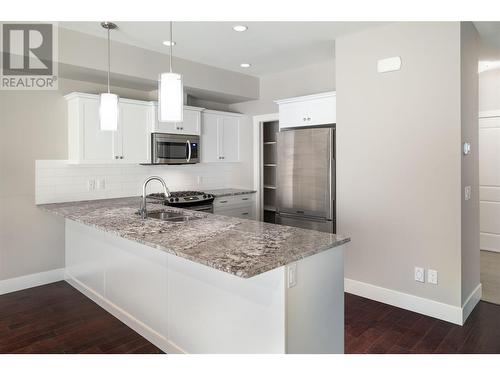 600 Boynton Place Unit# 61, Kelowna, BC - Indoor Photo Showing Kitchen With Upgraded Kitchen