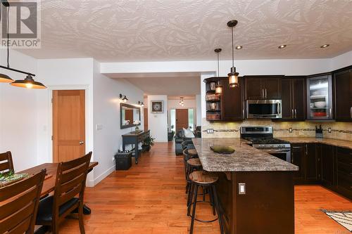 2704 Virginia Dr, Courtenay, BC - Indoor Photo Showing Kitchen With Upgraded Kitchen