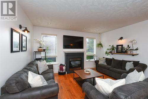 2704 Virginia Dr, Courtenay, BC - Indoor Photo Showing Living Room With Fireplace