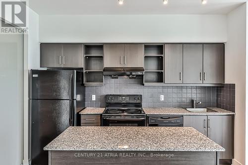 723 - 35 Brian Peck Crescent, Toronto, ON - Indoor Photo Showing Kitchen