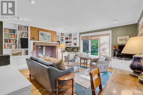 5 Sunnyridge Road, Hamilton, ON - Indoor Photo Showing Living Room With Fireplace