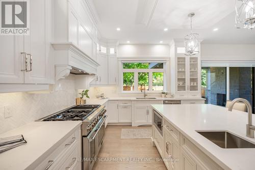 157 Orchard Drive, Hamilton, ON - Indoor Photo Showing Kitchen With Upgraded Kitchen