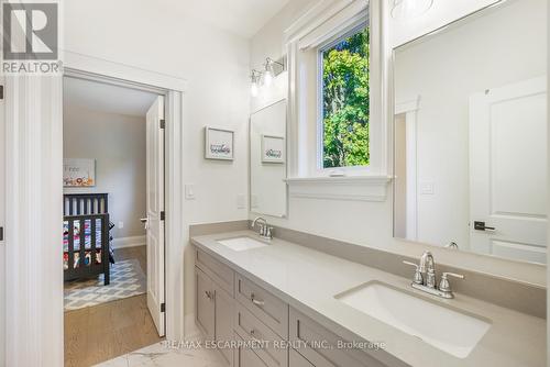 157 Orchard Drive, Hamilton, ON - Indoor Photo Showing Bathroom