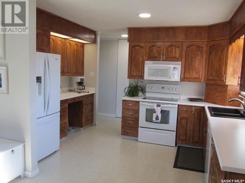 644 Nicholson Drive, Carrot River, SK - Indoor Photo Showing Kitchen