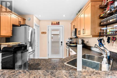 1105 Lillooet Street W, Moose Jaw, SK - Indoor Photo Showing Kitchen With Double Sink