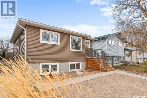 1105 Lillooet Street W, Moose Jaw, SK - Outdoor