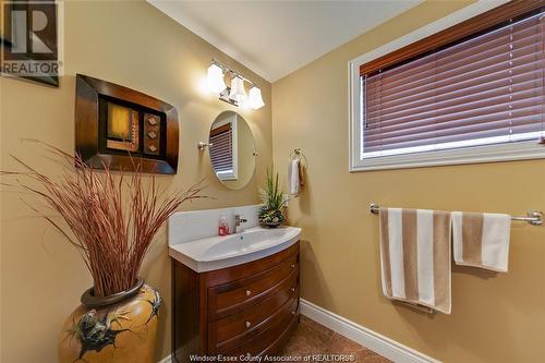 4801 Barcelona Crescent, Windsor, ON - Indoor Photo Showing Bathroom