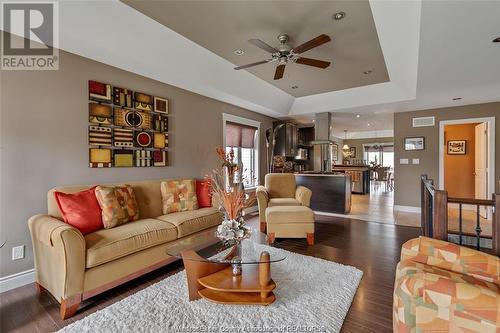 4801 Barcelona Crescent, Windsor, ON - Indoor Photo Showing Living Room