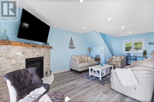 181 Lakewood Drive, Amherstburg, ON - Indoor Photo Showing Living Room With Fireplace