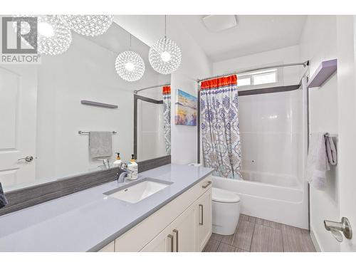 13250 Apex Crescent, Lake Country, BC - Indoor Photo Showing Bathroom