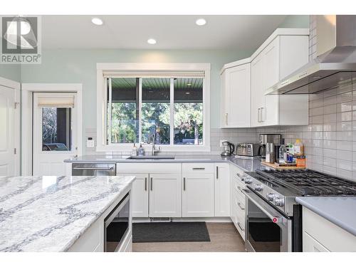 13250 Apex Crescent, Lake Country, BC - Indoor Photo Showing Kitchen With Upgraded Kitchen