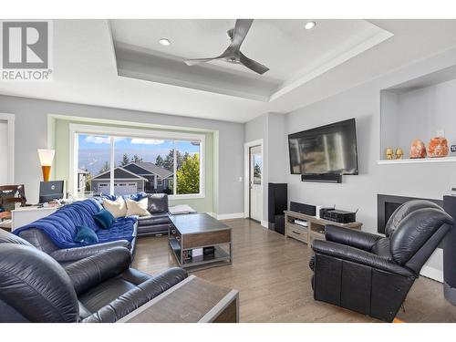 13250 Apex Crescent, Lake Country, BC - Indoor Photo Showing Living Room