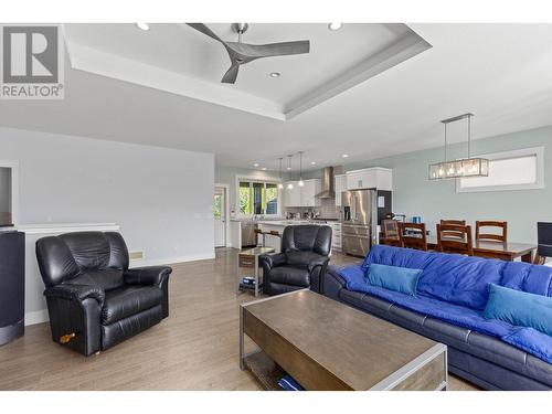 13250 Apex Crescent, Lake Country, BC - Indoor Photo Showing Living Room