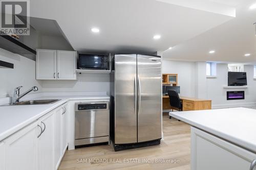 2429 Aztec Gate, Oakville, ON - Indoor Photo Showing Kitchen