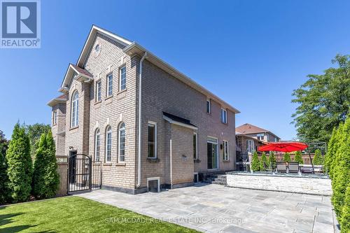 2429 Aztec Gate, Oakville, ON - Outdoor