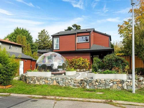 4030 Daffodil Pl, Saanich, BC 