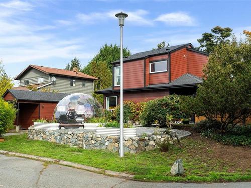 4030 Daffodil Pl, Saanich, BC 