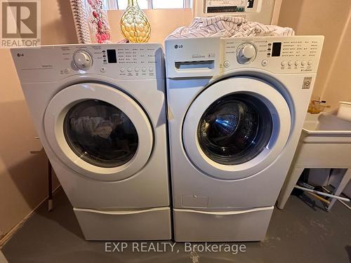 373 Chippendale Crescent, London, ON - Indoor Photo Showing Laundry Room